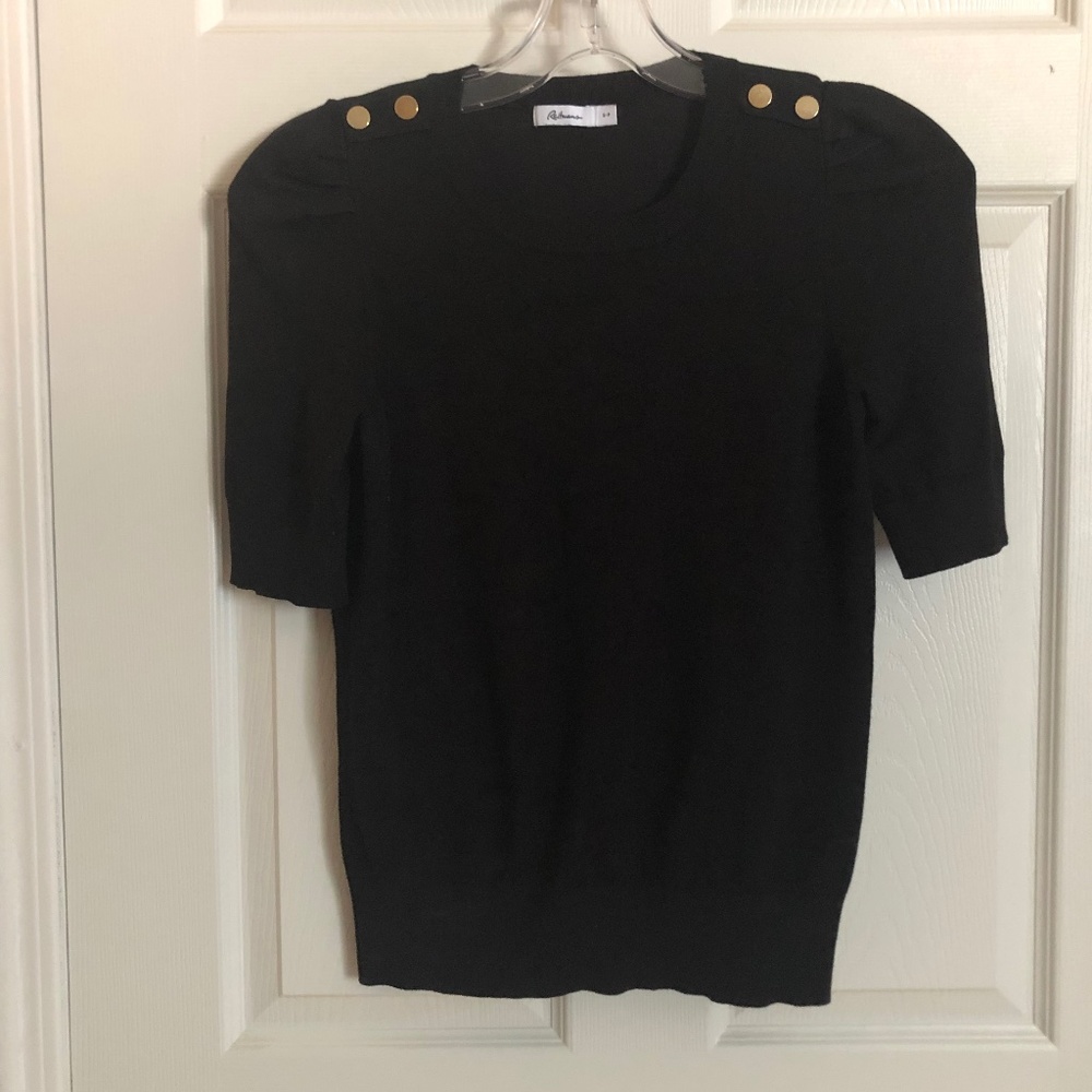 Short sleeved sweater
